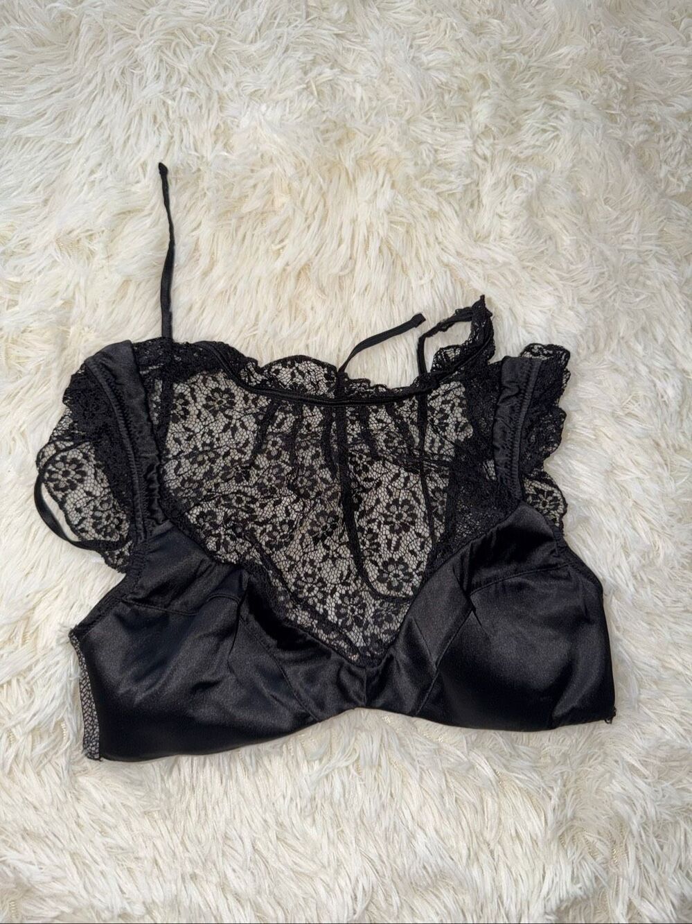 32B black lace top / bra Victoria’s Secret